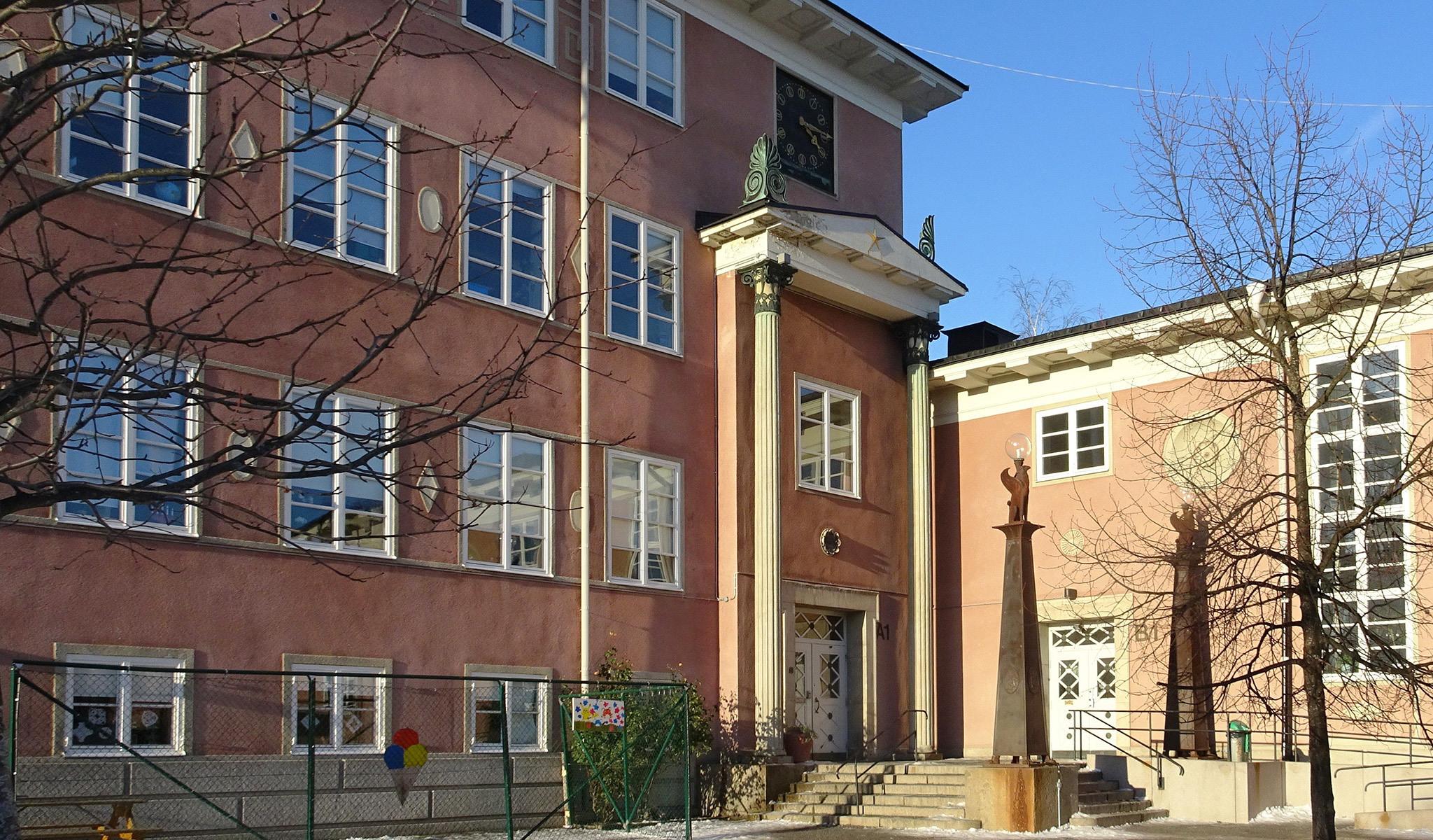 здание шведско-финской школы в Стокгольме