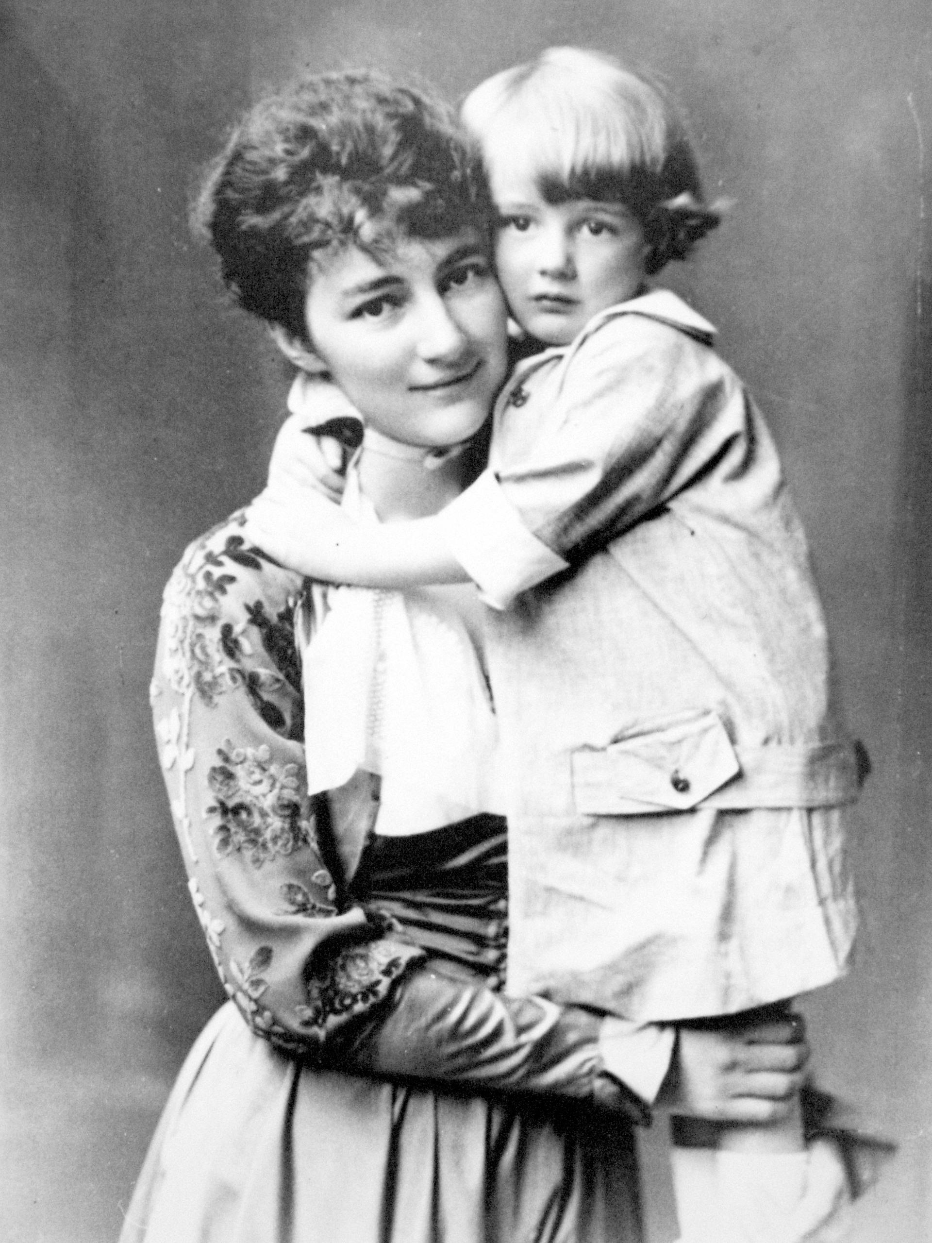 Рауль Валленберг в детстве, с матерью