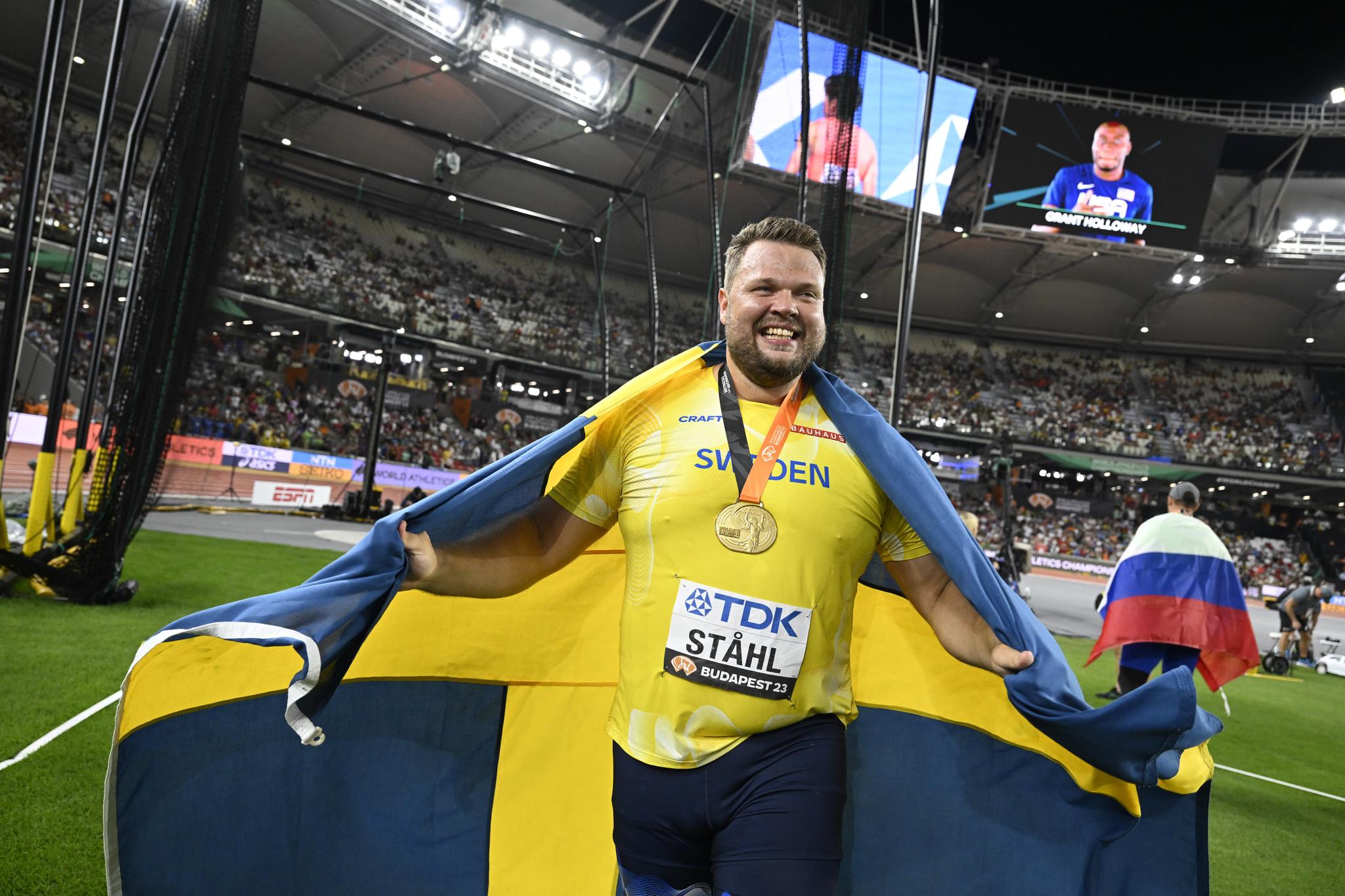 Шведский спорт: метатель диска Даниэль Столь празднует победу на чемпионате мира в Будапеште.